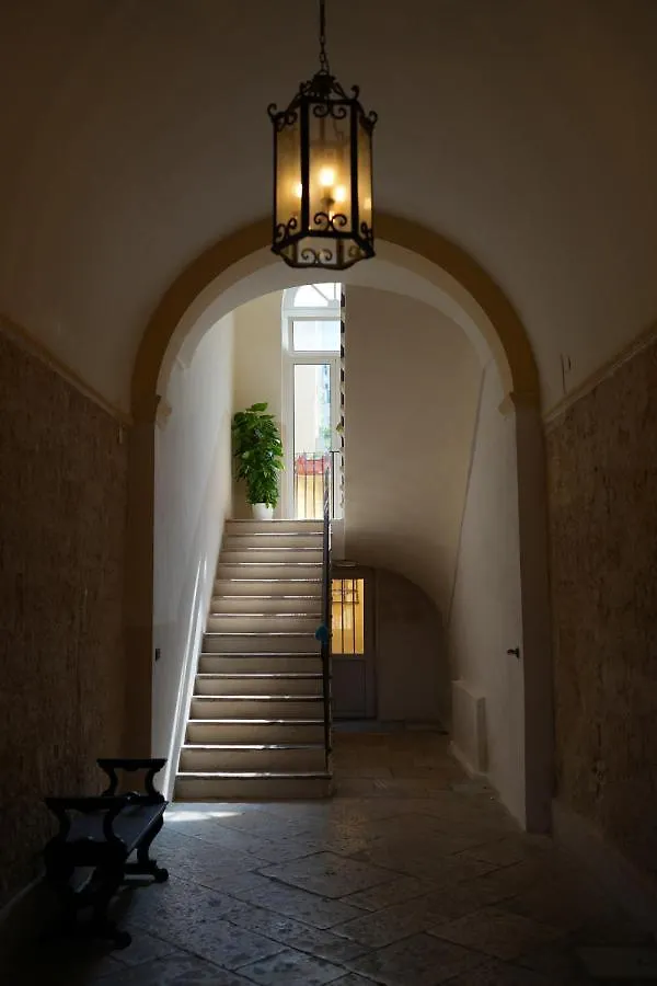 Palazzo Manzoni Apartments Bari 0*,