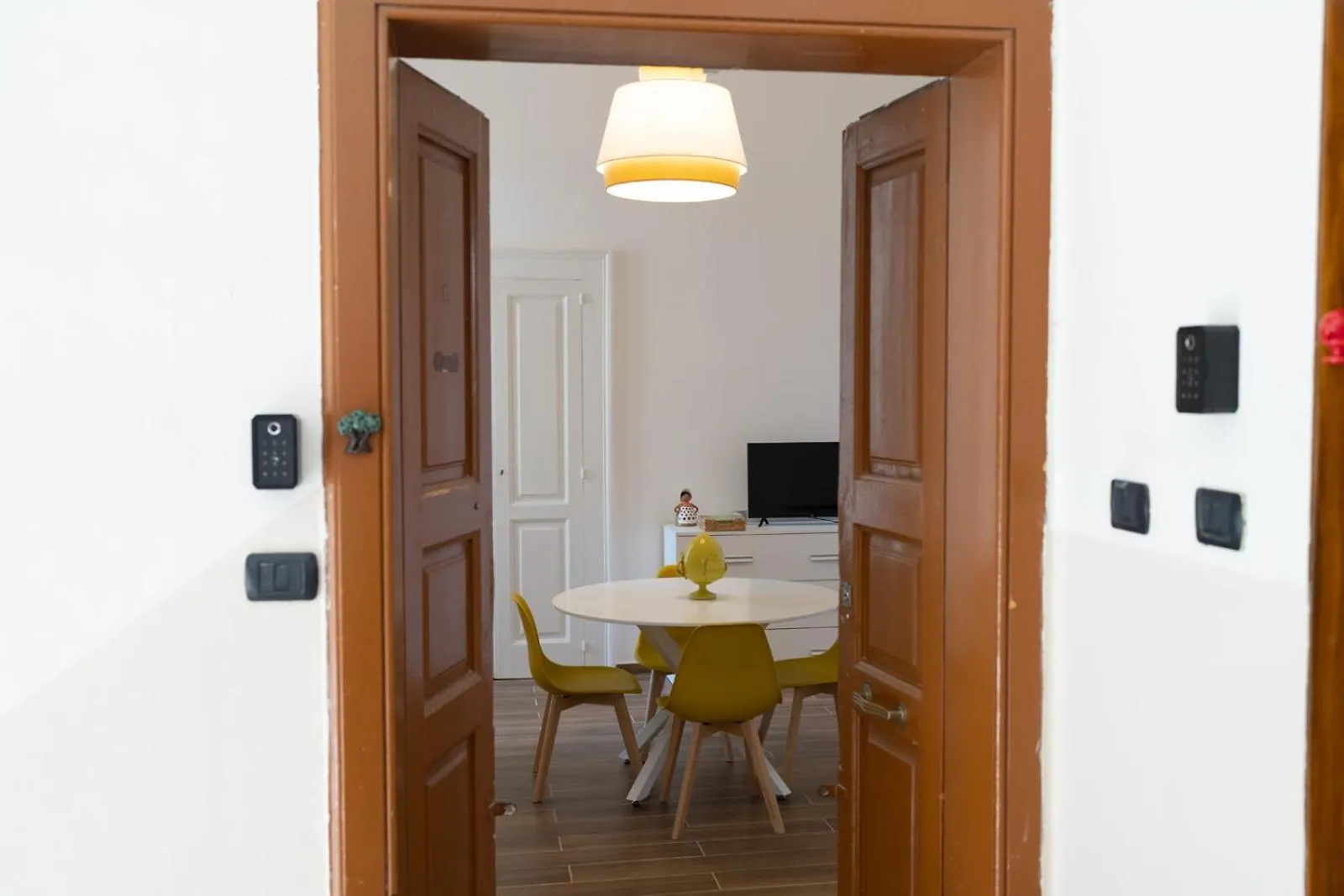 Palazzo Manzoni Apartments Bari 0*,
