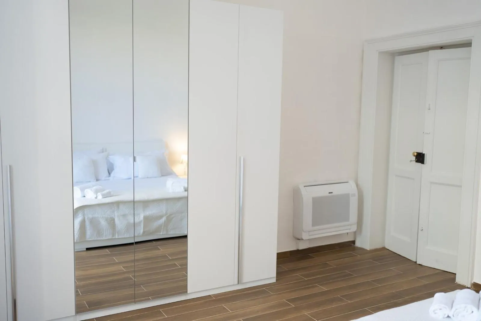 Palazzo Manzoni Apartments Bari 0*,  Italy